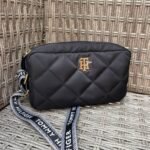 Bolsa Crossbody Tommy Hilfiger 69Ja172 Mujer Nylon Acolchado Acabado De Los Herrajes Oro Color Negro