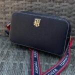 Bolso Bandolera Tommy Hilfiger Negro / Azul Marino