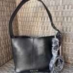 Bolso Tipo Bucket Negro Con Correa Ajustable Steven Madden