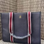 Tote Monograma Cuadrado Recubierto Tommy Hilfiguer