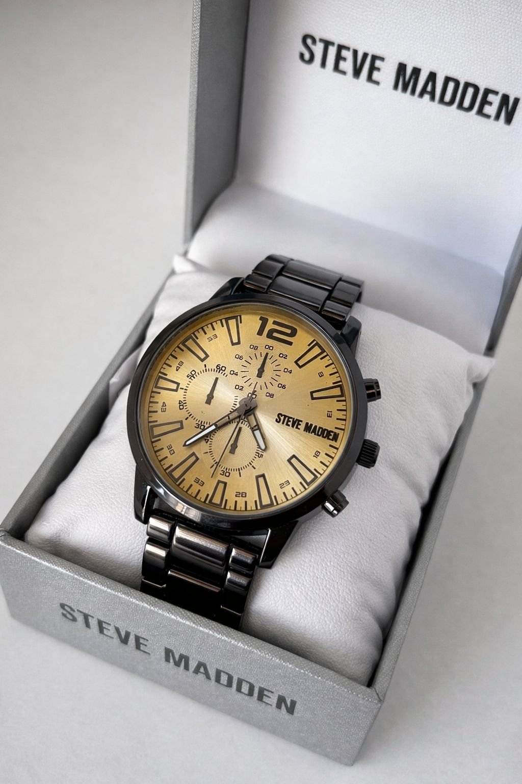 WhatsApp Image 2026-02-18 at 11.46.58 (4) Reloj Steve Madden hombre – Cronógrafo Dorado/Negro - Imagen 1