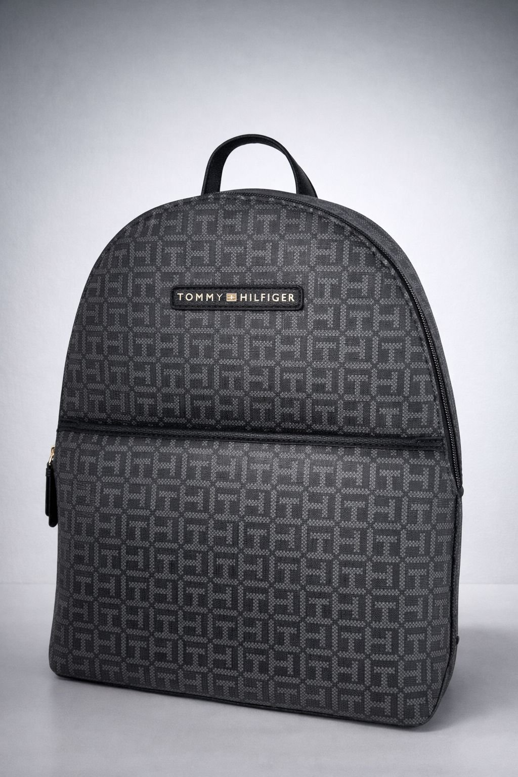 WhatsApp Image 2026-02-24 at 13.42.26 Mochila Mujer Tommy Hilfiger – Negra Clásica - Imagen 1